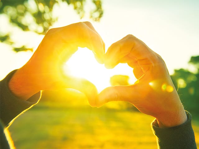 Doigts formant un cœur